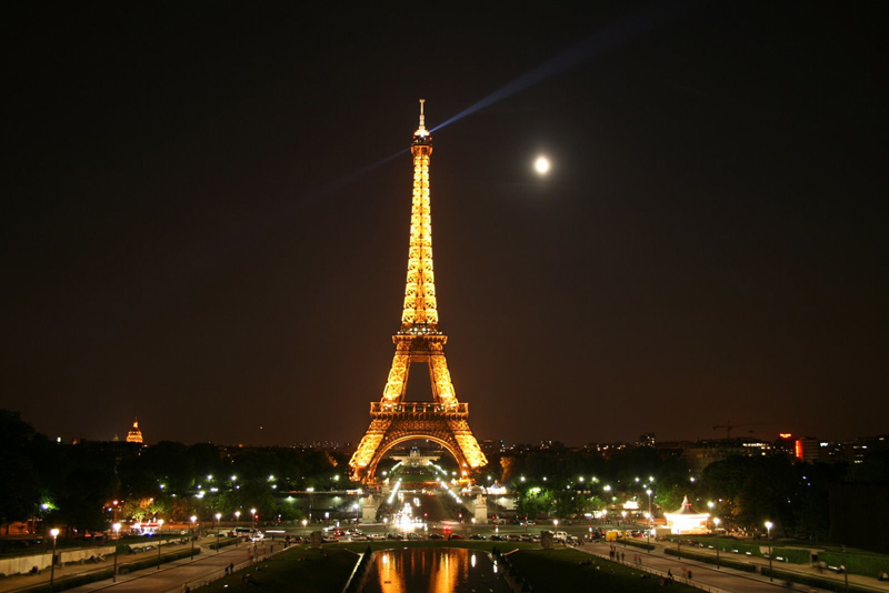 Tháp Eiffel và những câu chuyện